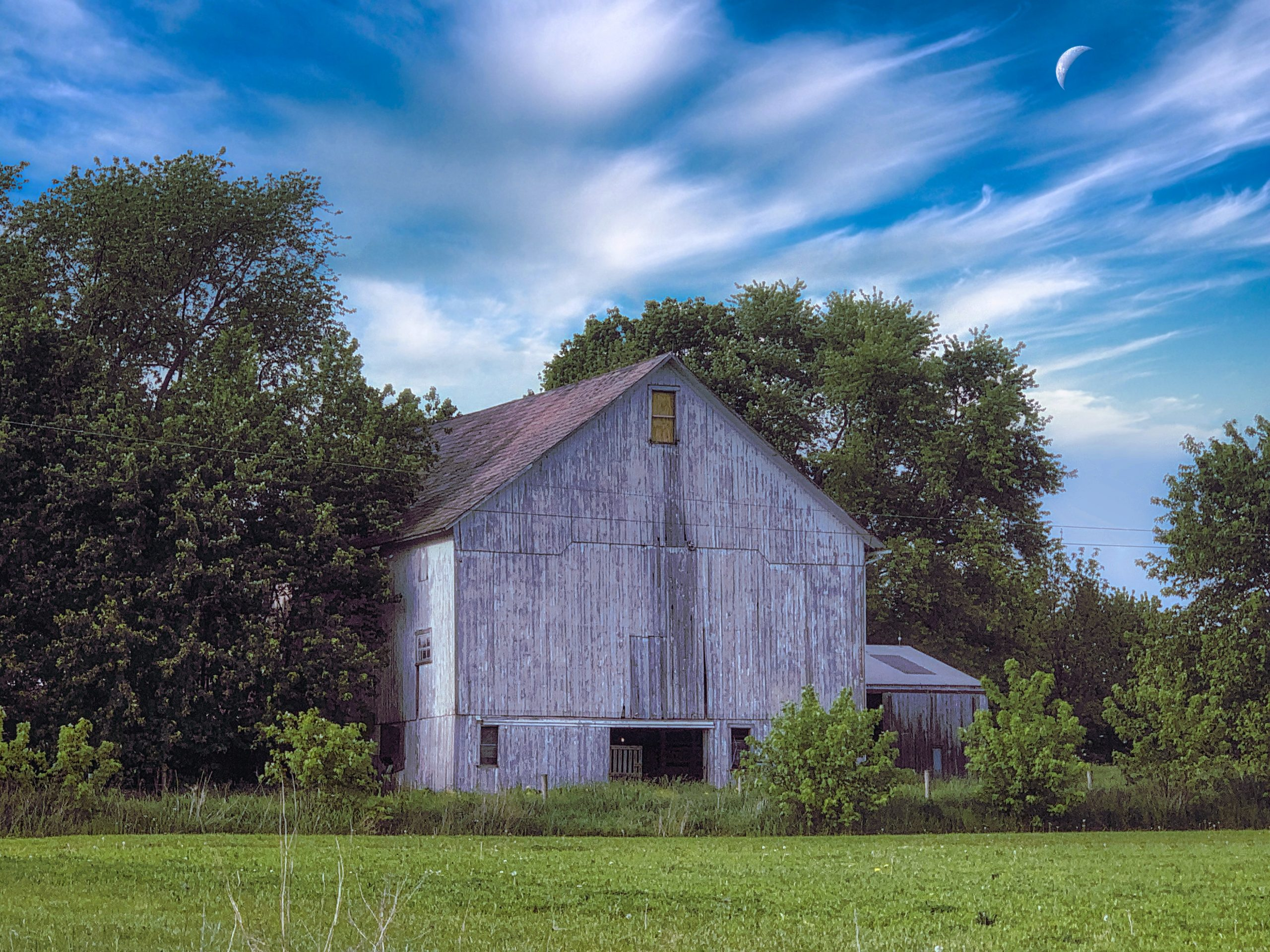 Rural white barn Photo by Leslie Saunders